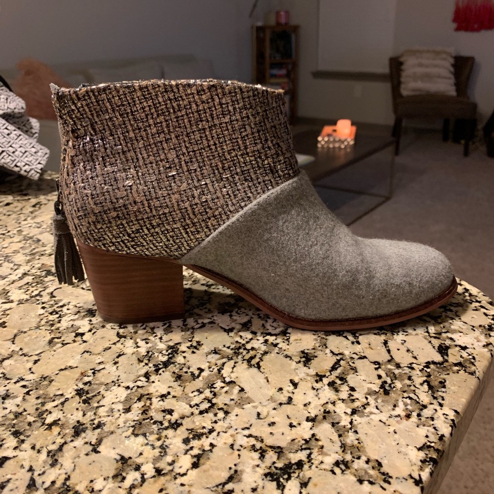 TOMS Women's Leila Bootie, Grey Felt Shine Boucle